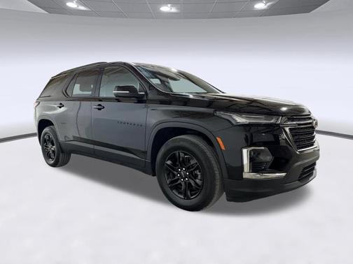 Mosaic Black Metallic 2023 Chevrolet Traverse LT Cloth