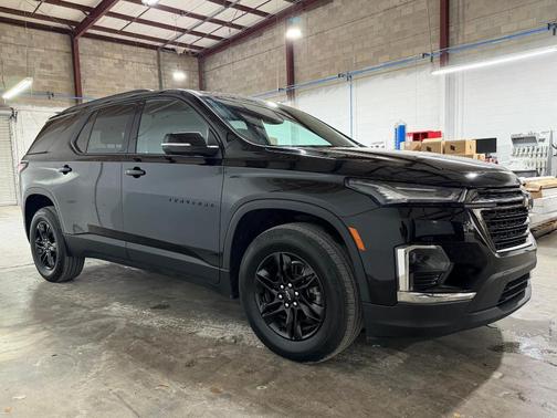Mosaic Black Metallic 2023 Chevrolet Traverse LT Cloth
