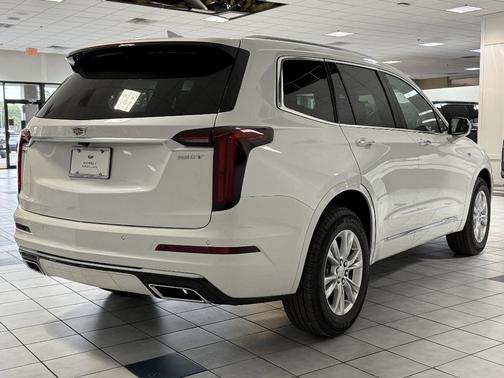 2025 Cadillac XT6 Luxury FWD