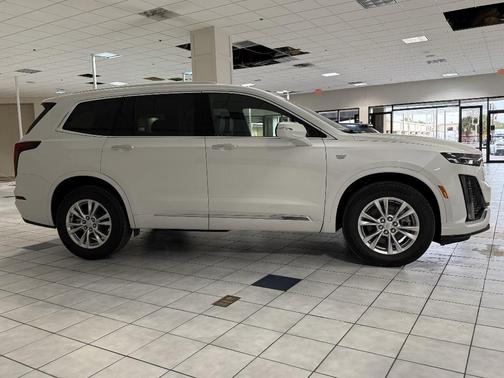 2025 Cadillac XT6 Luxury FWD
