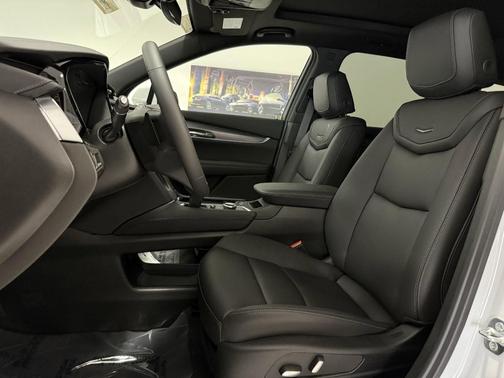 2025 Cadillac XT6 Luxury FWD