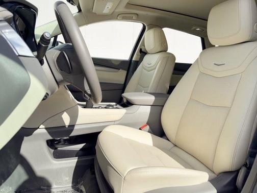 Crystal White Tricoat 2026 Cadillac XT5 Premium Luxury
