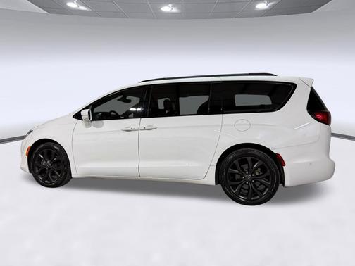 Bright White Clearcoat 2020 Chrysler Pacifica Red S Edition