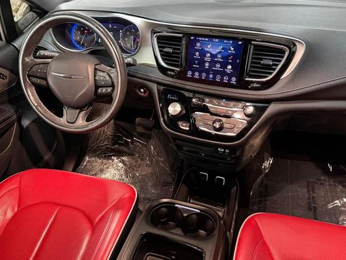 Bright White Clearcoat 2020 Chrysler Pacifica Red S Edition