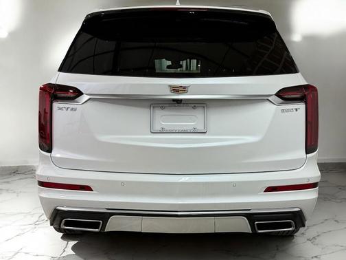 2025 Cadillac XT6 Luxury FWD
