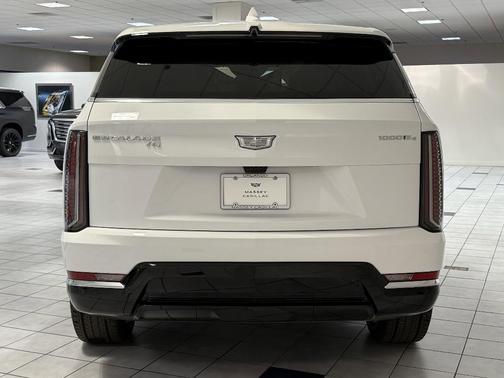 2025 Cadillac Escalade Luxury