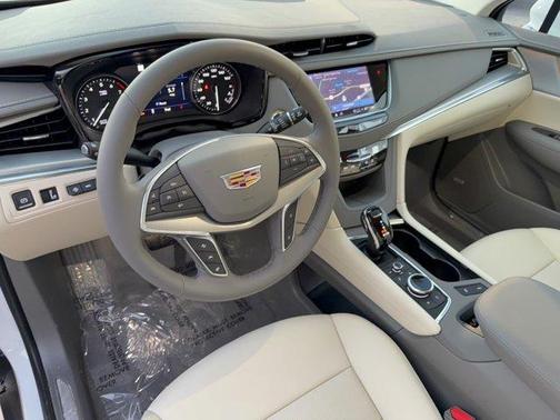 Crystal White Tricoat 2026 Cadillac XT5 Premium Luxury