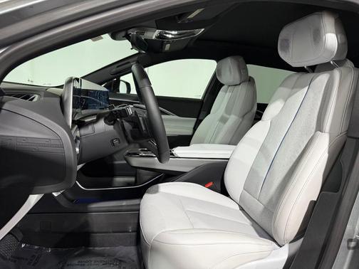 2025 Cadillac LYRIQ Sport
