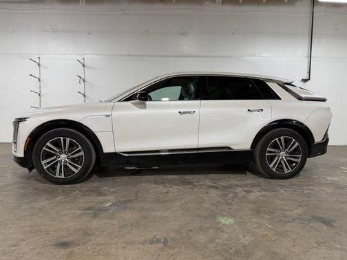 Crystal White Tricoat 2024 Cadillac LYRIQ Luxury