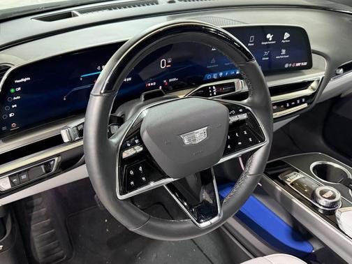 Crystal White Tricoat 2024 Cadillac LYRIQ Luxury