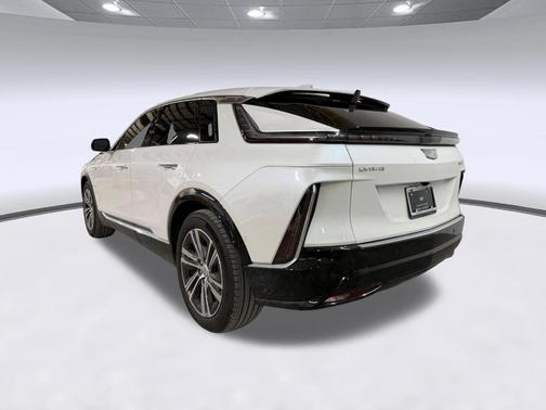 Crystal White Tricoat 2024 Cadillac LYRIQ Luxury