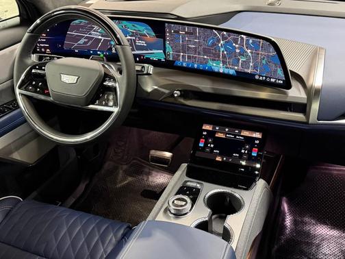 Argent Silver Metallic 2026 Cadillac VISTIQ Premium Luxury