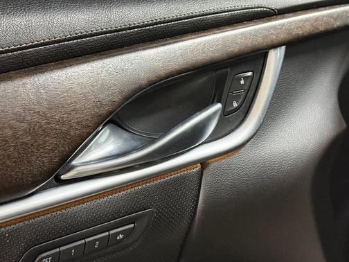 Radiant Silver Metallic 2018 Cadillac XTS Luxury