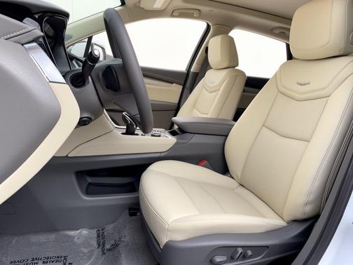 Crystal White Tricoat 2026 Cadillac XT5 Premium Luxury