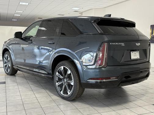 2025 Cadillac Escalade IQ Sport 1
