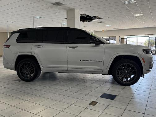 2023 Jeep Grand Cherokee L Summit Reserve