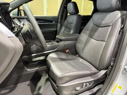 Argent Silver Metallic 2026 Cadillac XT5 Premium Luxury