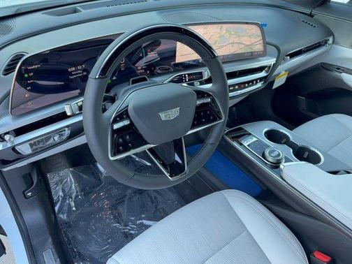 Vibrant White Tricoat 2027 Cadillac LYRIQ Sport