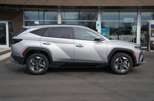 Shimmering Silver 2026 Hyundai TUCSON SEL Premium