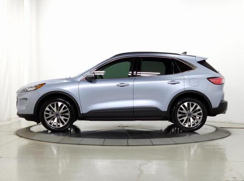 2022 Ford Escape Titanium Hybrid