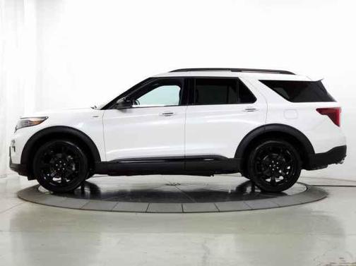 2024 Ford Explorer ST-Line