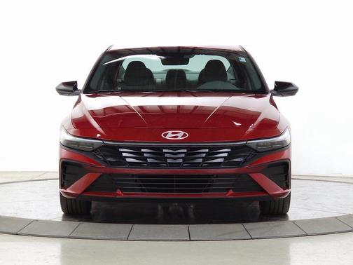 2025 Hyundai ELANTRA HEV SEL