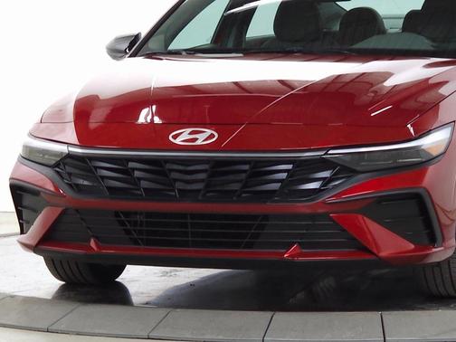 2025 Hyundai ELANTRA HEV SEL