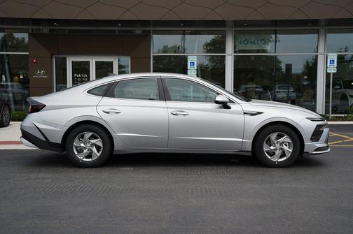 2025 Hyundai SONATA SE