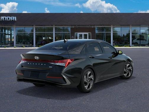 2025 Hyundai ELANTRA HEV SEL