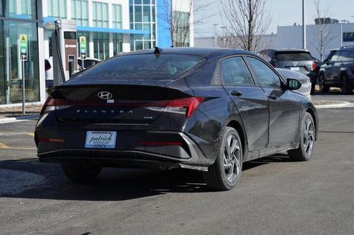 2025 Hyundai ELANTRA HEV SEL