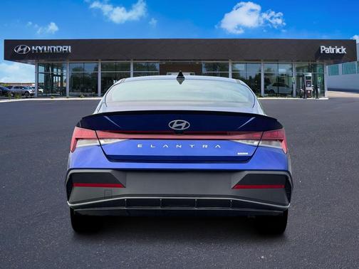 2025 Hyundai ELANTRA HEV SEL