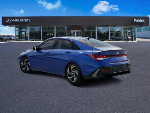 2025 Hyundai ELANTRA HEV SEL