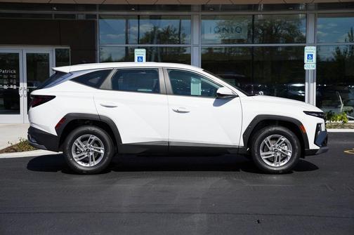 2025 Hyundai TUCSON SE