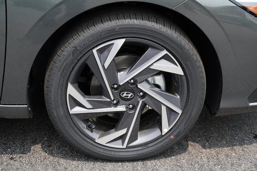 2025 Hyundai ELANTRA HEV SEL