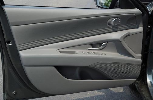 2025 Hyundai ELANTRA HEV SEL