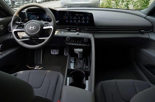 2025 Hyundai ELANTRA HEV SEL