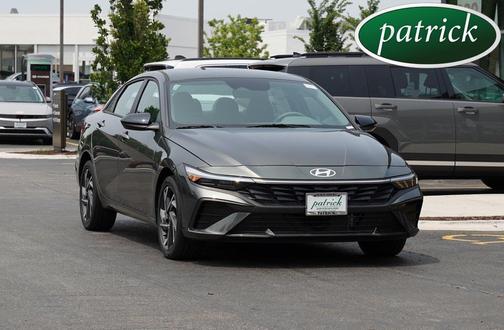 2025 Hyundai ELANTRA HEV SEL
