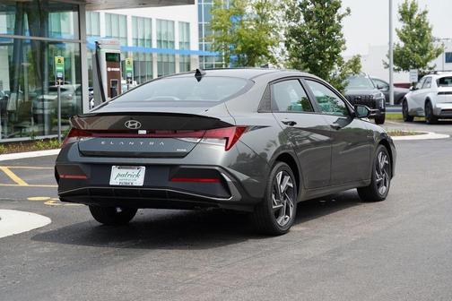 2025 Hyundai ELANTRA HEV SEL