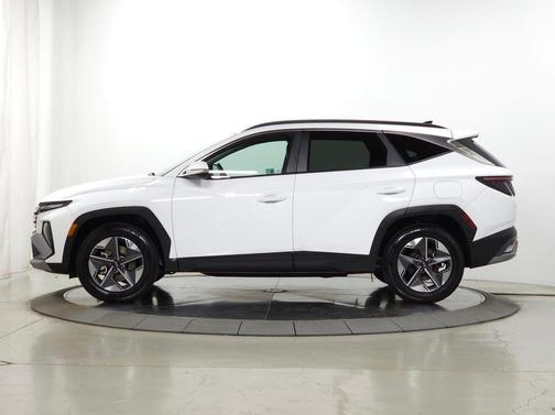 Serenity White Pearl 2025 Hyundai TUCSON SEL Convenience