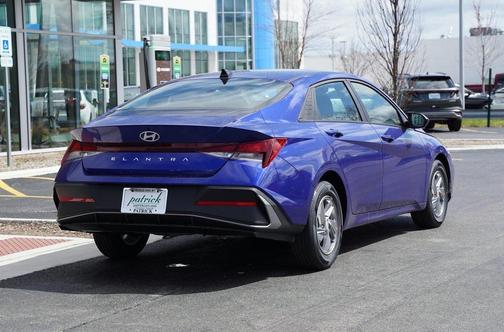 2025 Hyundai ELANTRA SE
