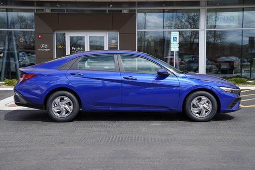 2025 Hyundai ELANTRA SE