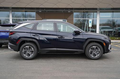 Deep Sea 2026 Hyundai TUCSON Hybrid Blue SE