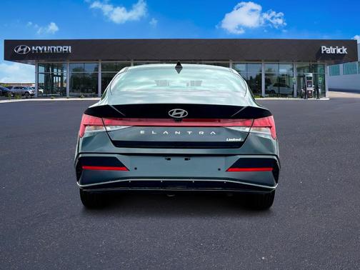 2025 Hyundai ELANTRA Limited