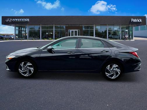 2025 Hyundai ELANTRA Limited