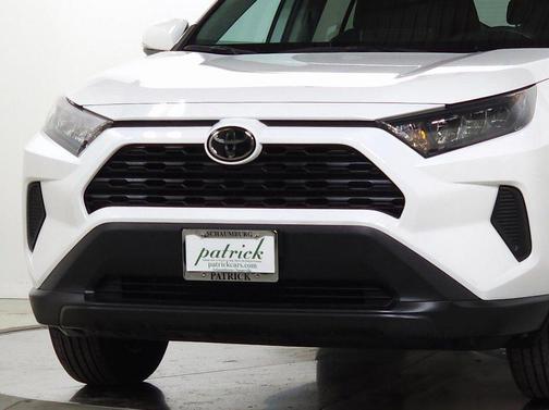 Blizzard Pearl 2022 Toyota RAV4 LE