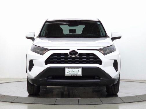 Blizzard Pearl 2022 Toyota RAV4 LE