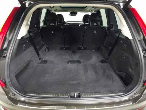 2018 Volvo XC90 T6 Momentum