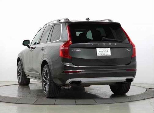 2018 Volvo XC90 T6 Momentum