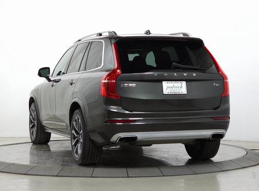 2018 Volvo XC90 T6 Momentum