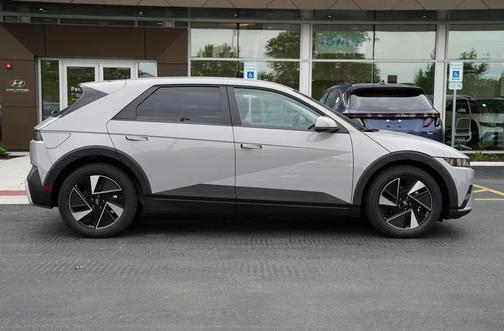 2025 Hyundai IONIQ 5 SE